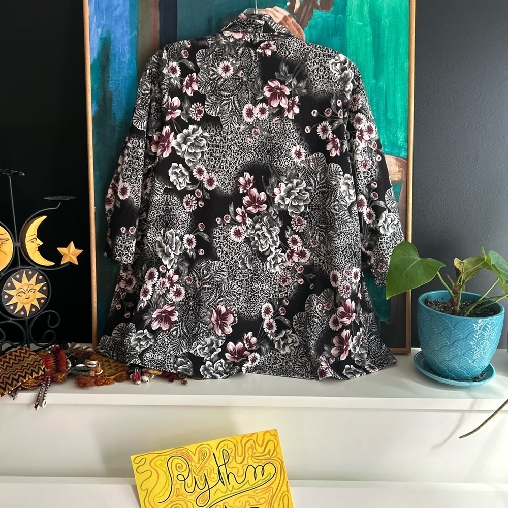 Floral Open-Front Cardigan - Black and Pink - Picture 15 of 16